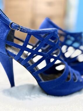 It’s OK brand Women's Royal Blue Suede Size 8.5 Strappy High Heel Sandals